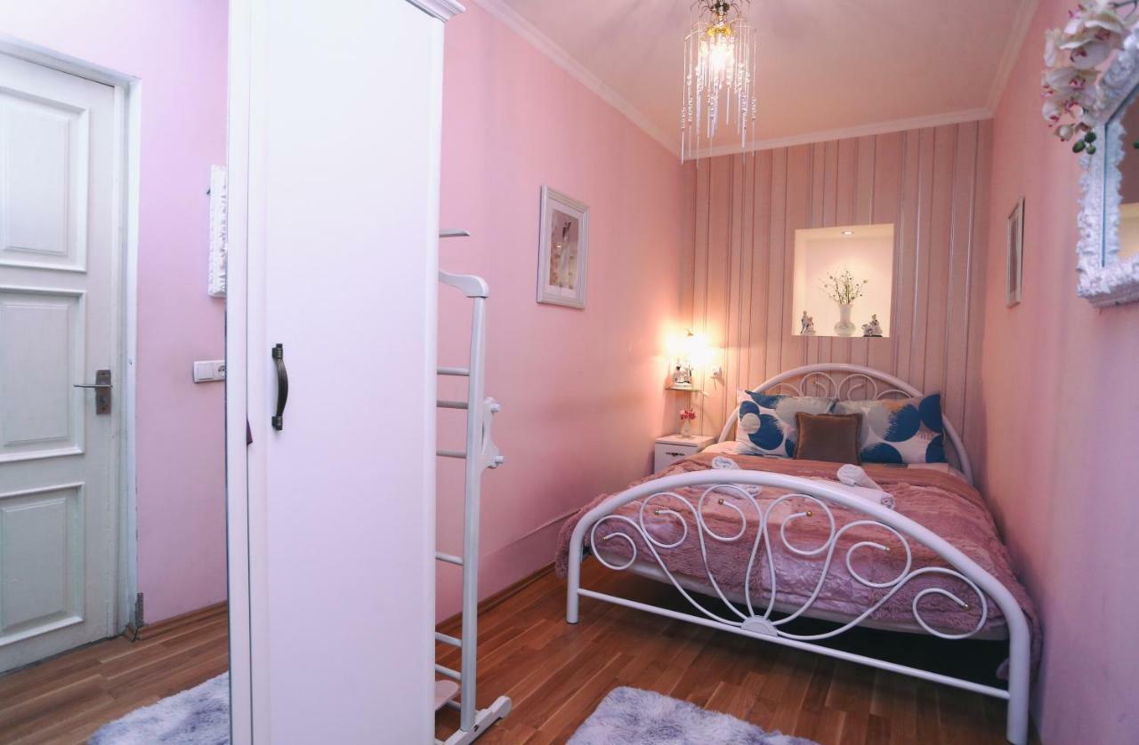 Apartment On Freedom Square Diuma Street Tbiliszi Kültér fotó